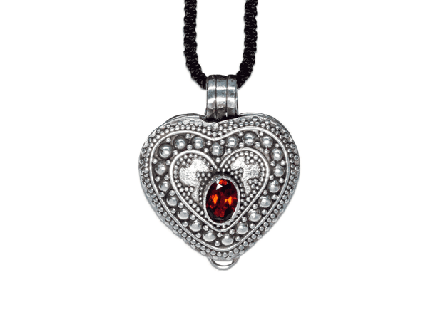 Cinta Love Manifestation Locket – Garnet Heart Necklace for Love