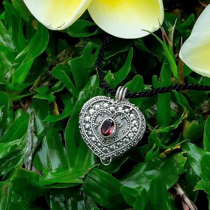 Cinta Love Manifestation Locket – Garnet Heart Necklace for Love