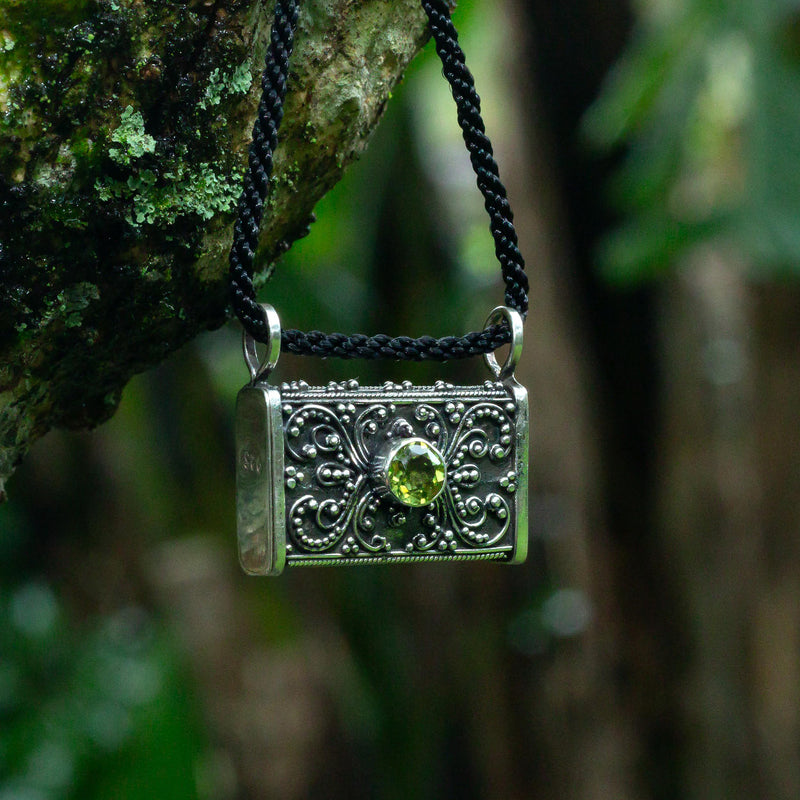 Kaya Wealth Manifestation Locket – Peridot Treasure Chest Necklace